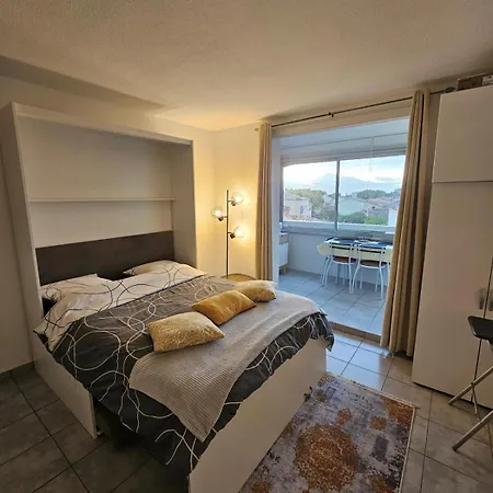 Ac With Parking In Appartamento Sanary-sur-Mer